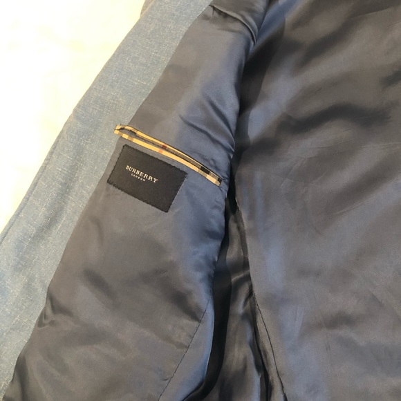 40R. Burberry Sports coat. - Picture 2 of 6